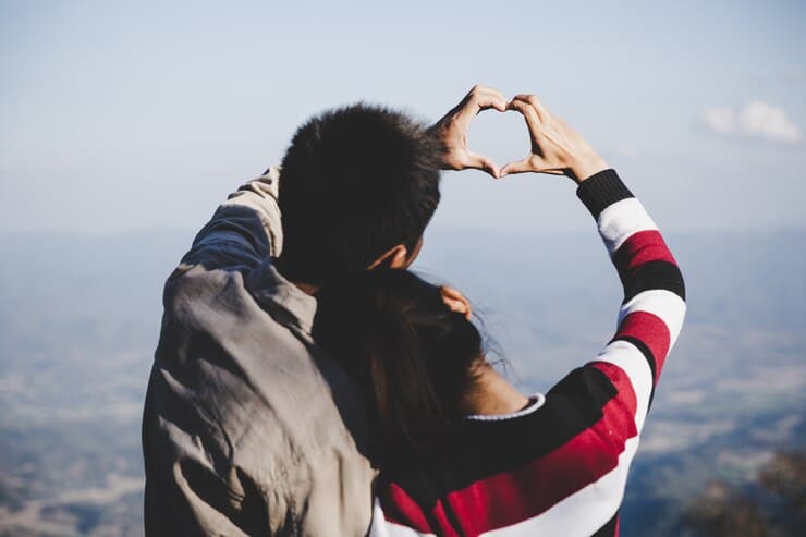 444 twin flame symbolized by a couple displaying a love sign